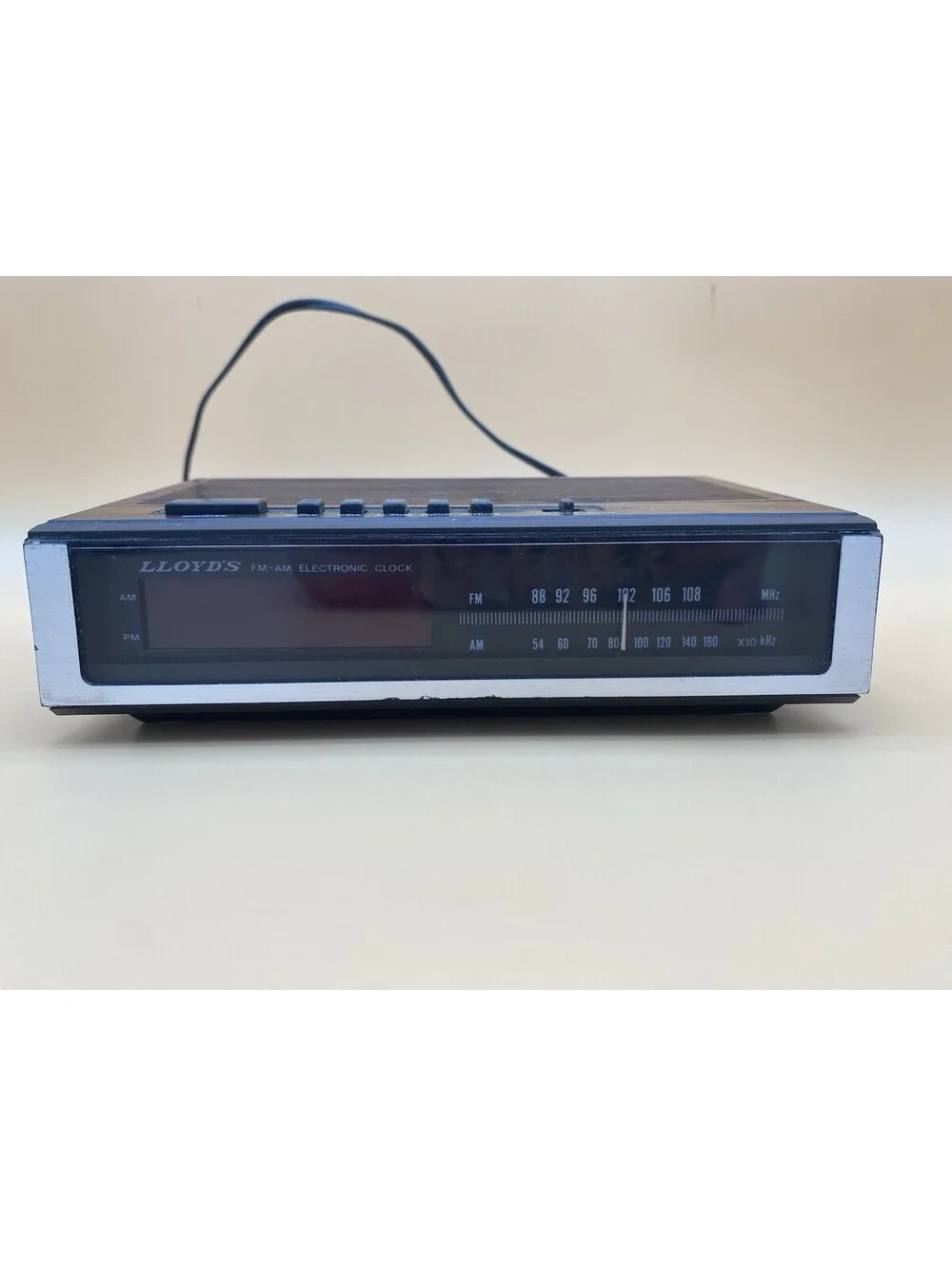 Lloyd's VTG Wood Grain FM-AM Electric Alarm Clock Radio Model # J202B - Tested